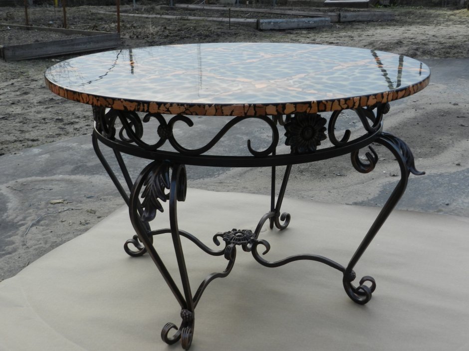 Кованый круглый стол