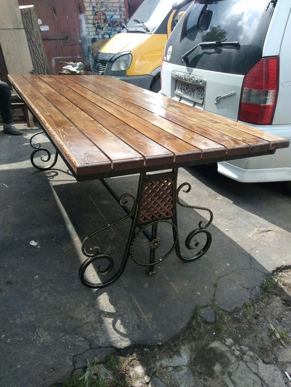 Кованый стол в беседку