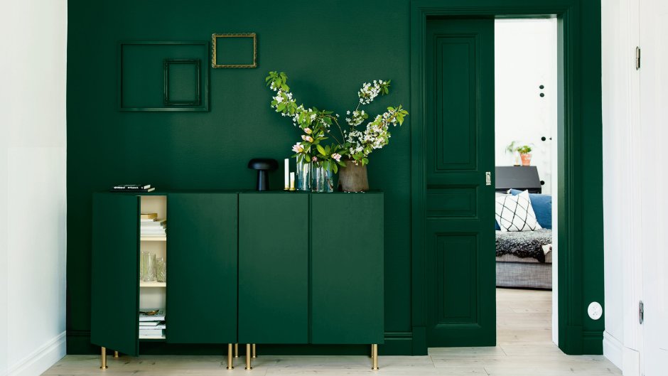 Гостиная в фисташковых тонах в классическом стиле