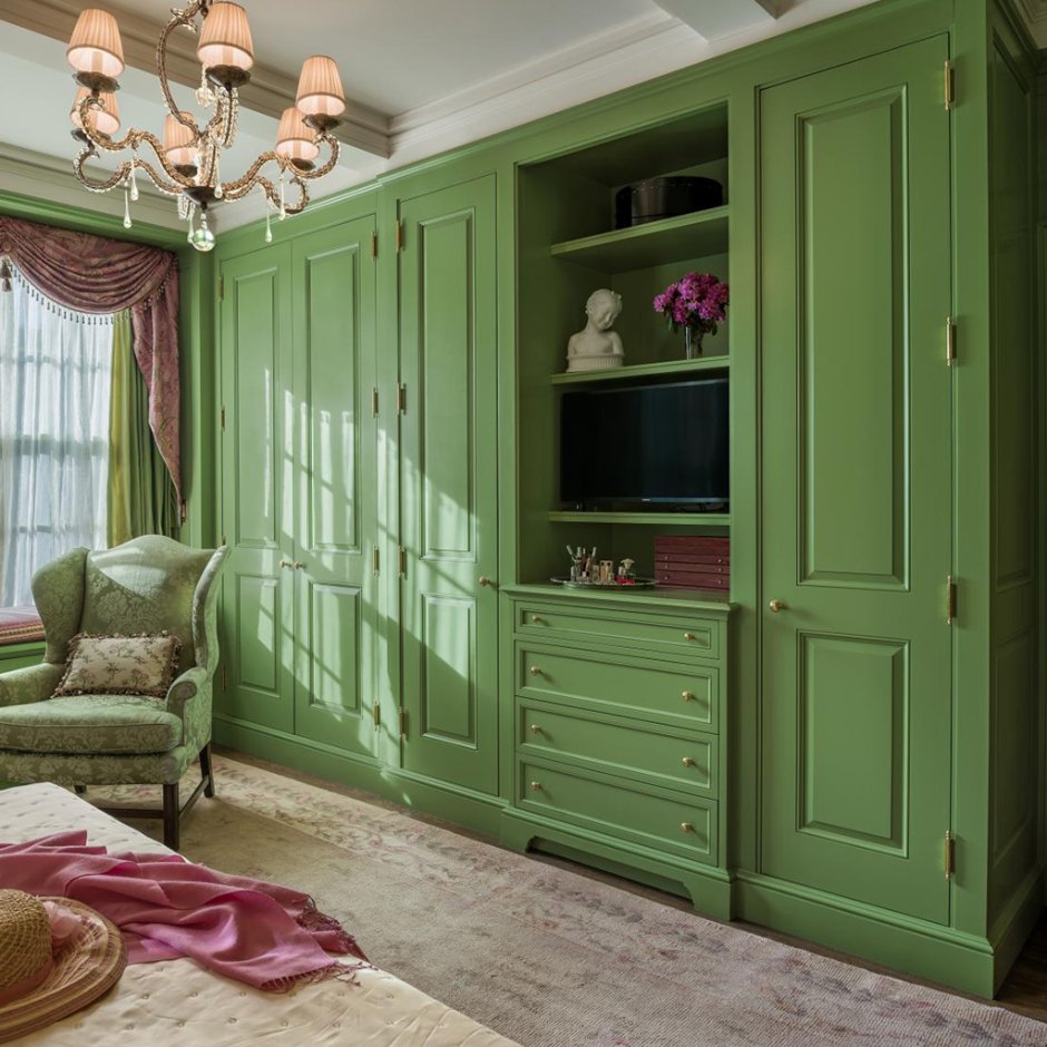 Зеленые двери в интерьере