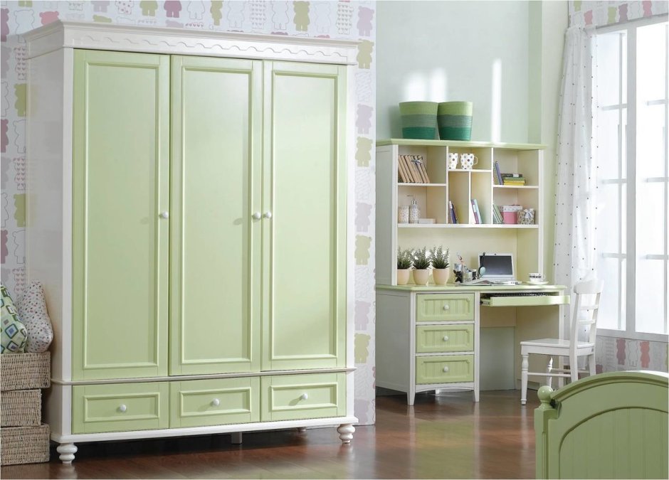 Двери оливкового цвета