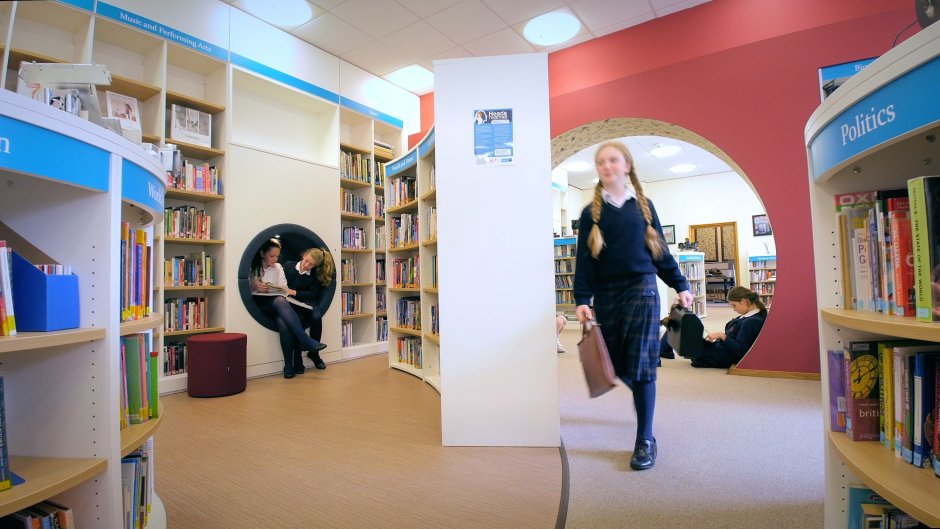 Интерьер библиотеки публичной