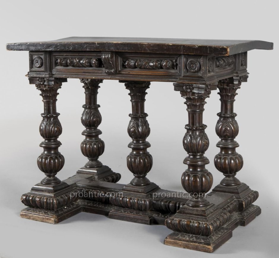 Письменный стол в викторианском стиле белый