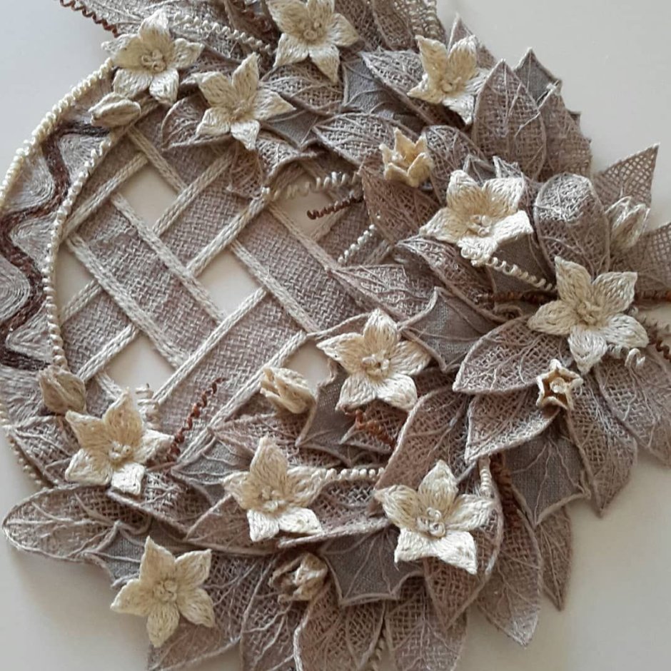 Декоративное панно из ниток