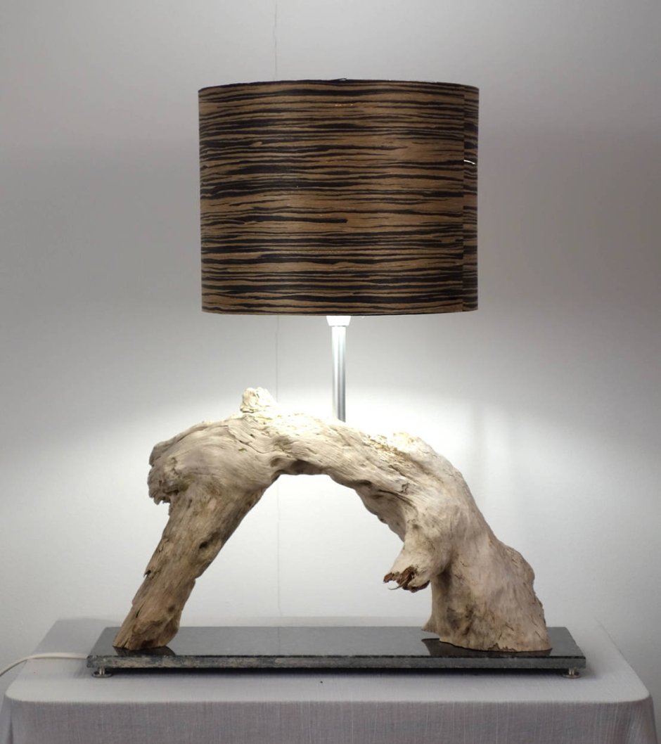 Потолок из веток деревьев