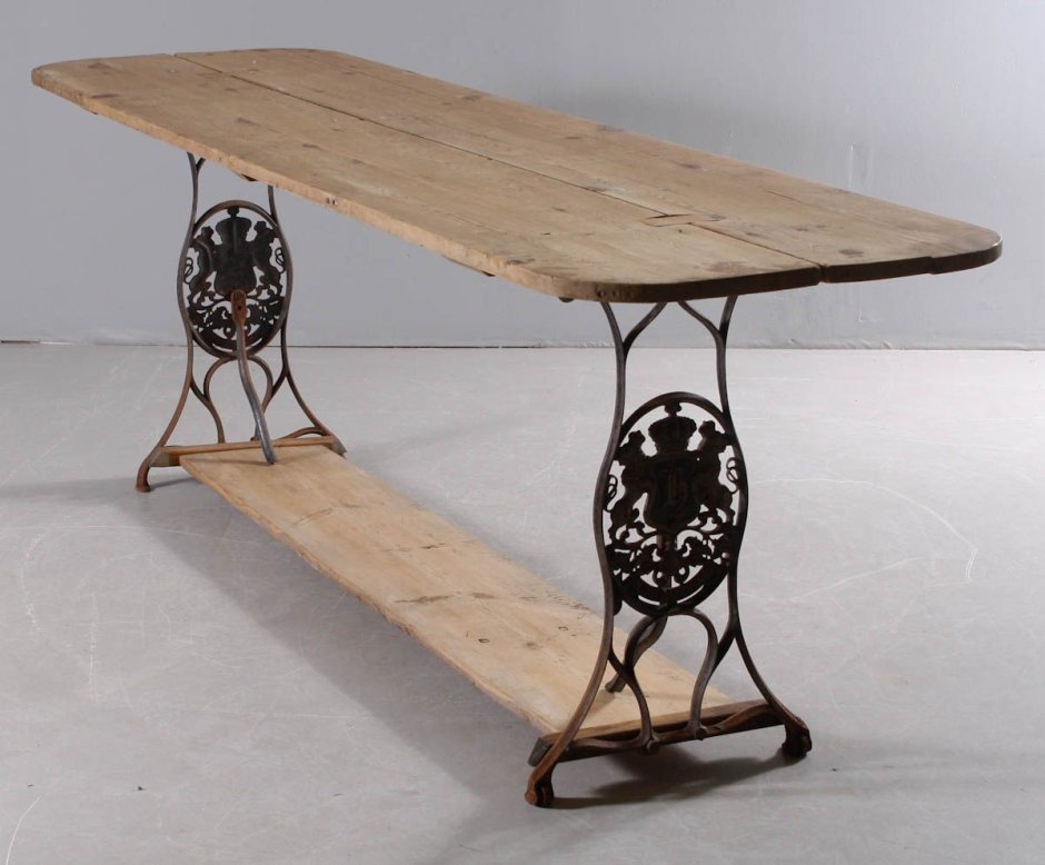 Стол из швейной машинки