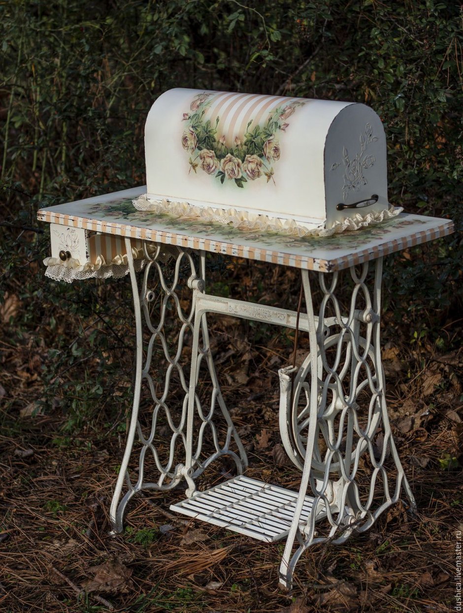 Старая швейная машинка декор