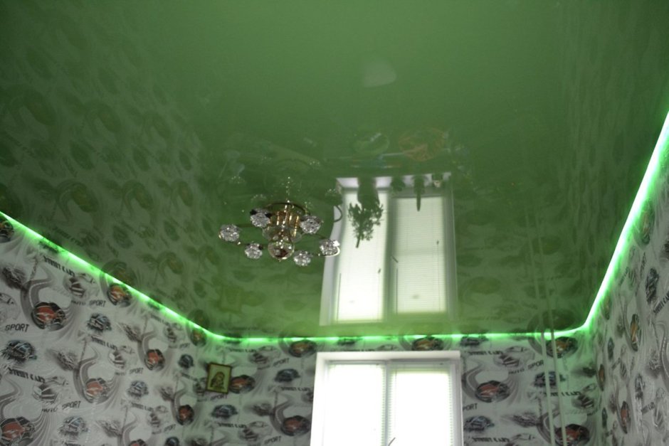 Салатовый натяжной потолок