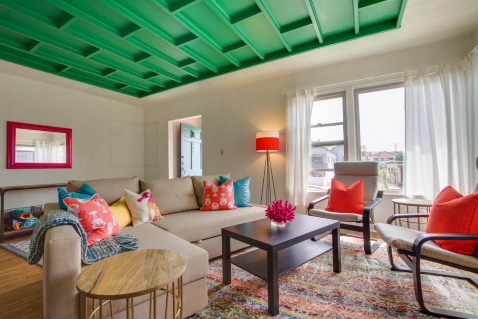 Яркий потолок