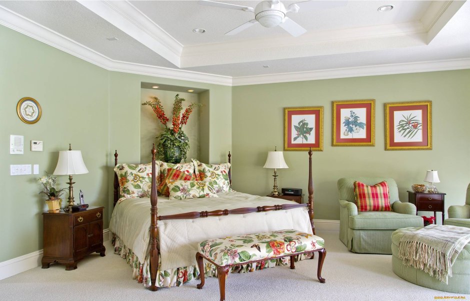 Кухня с зелеными стенами