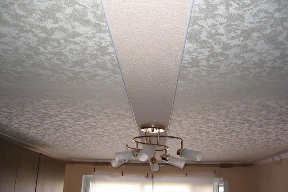 Бесшовный натяжной потолок