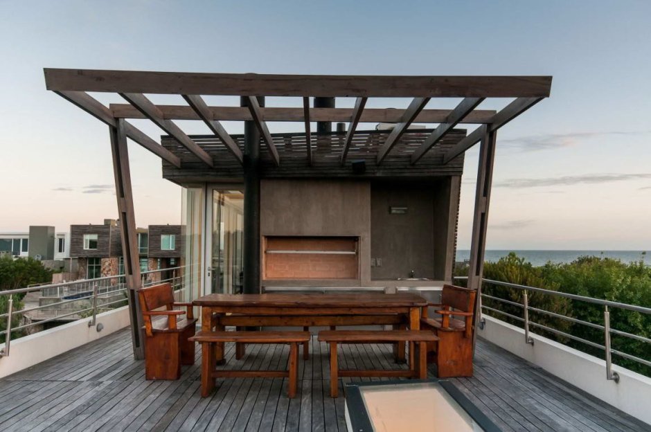 Домик с террасой на крыше