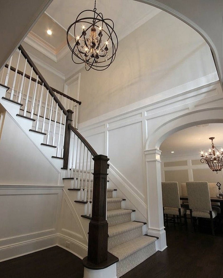 Дом с лестницей в эркере