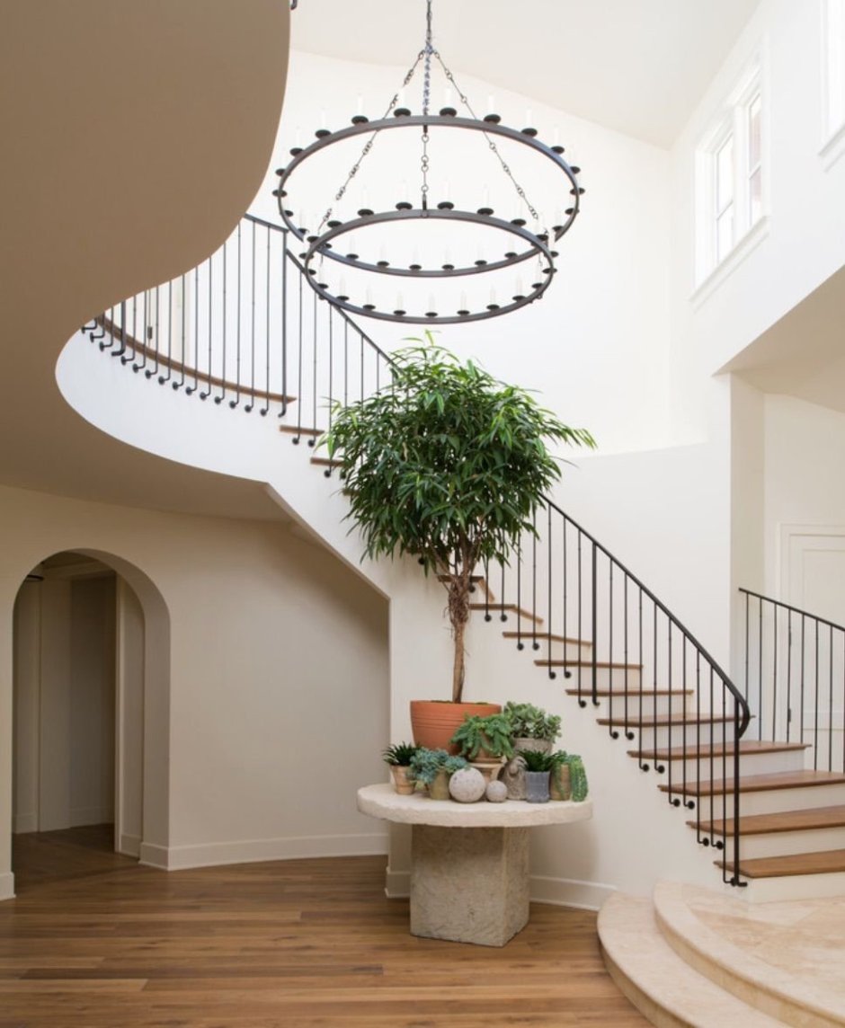 Люстра длинная