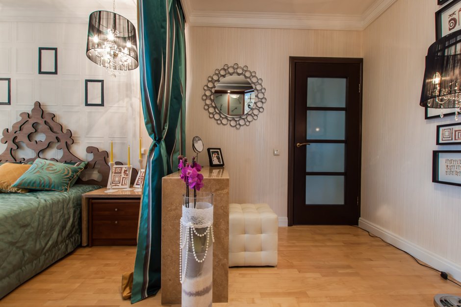 Зонирование комнаты шторами