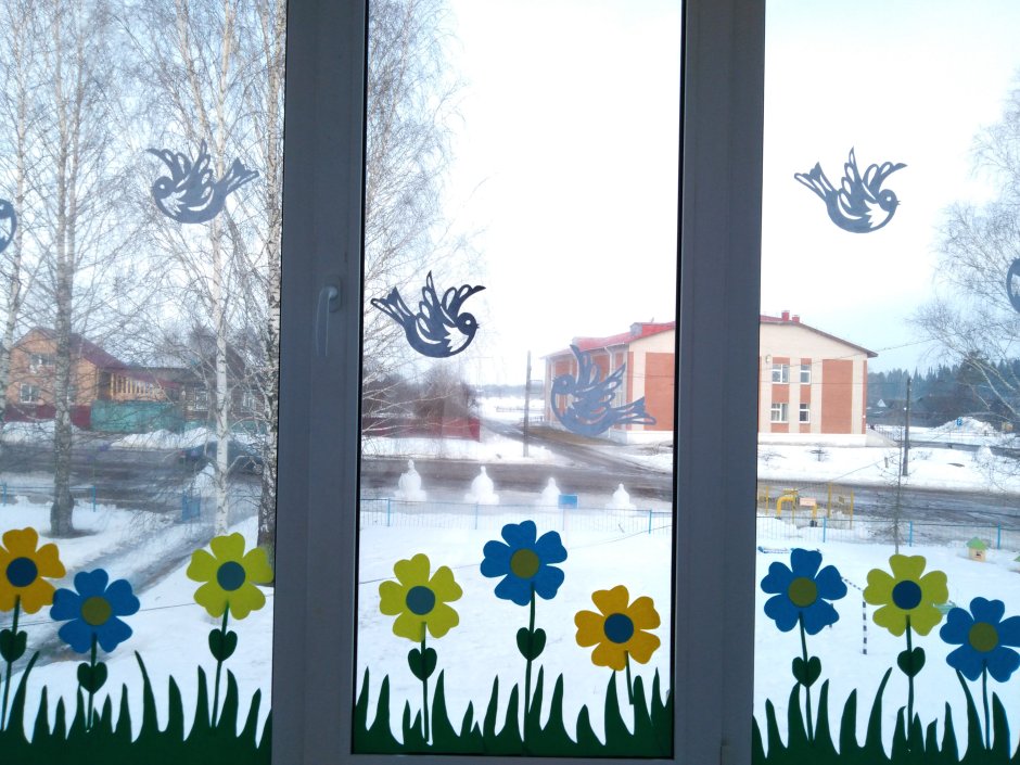 Украшение окон к весне в детском саду