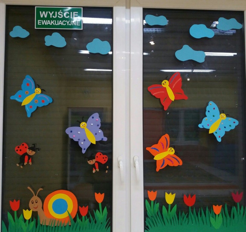 Летнее украшение окон в детском саду