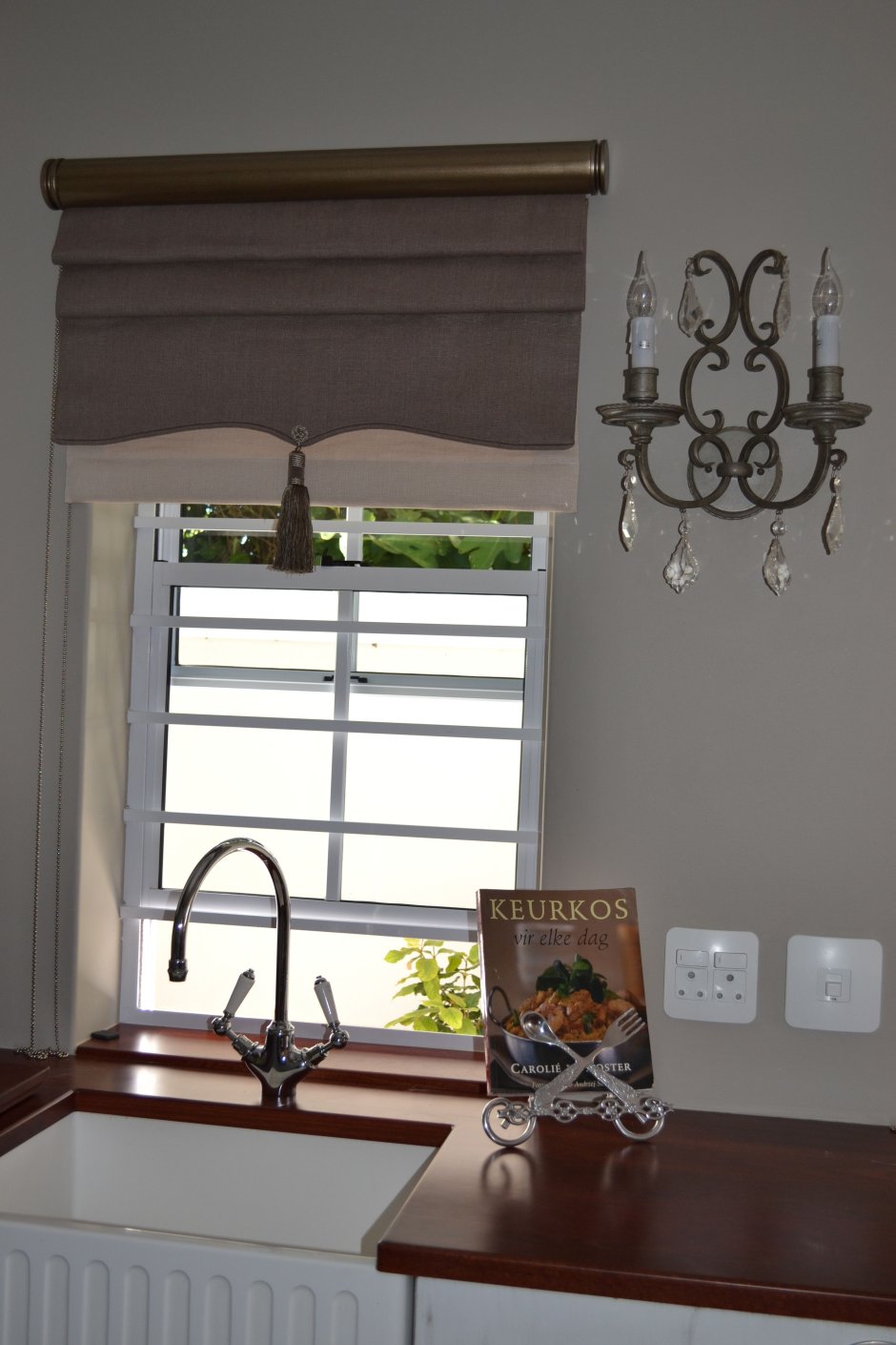 Римские шторы с кисточками