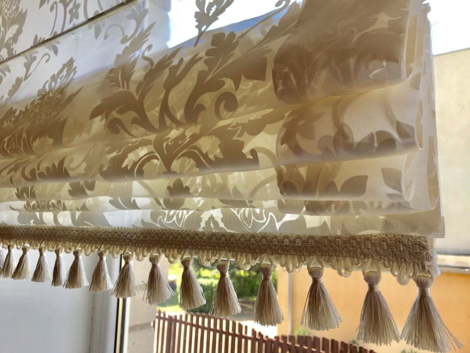 Римская штора с бахромой