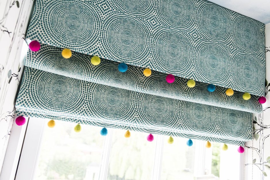 Римские шторы в деревянном доме