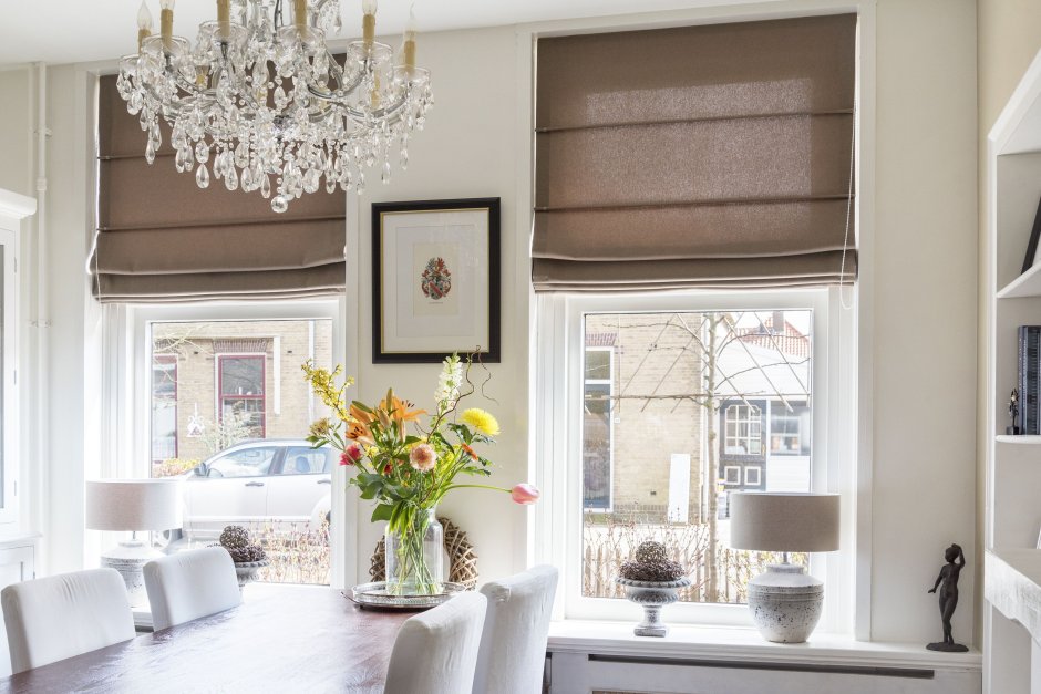 Римские шторы в эркере