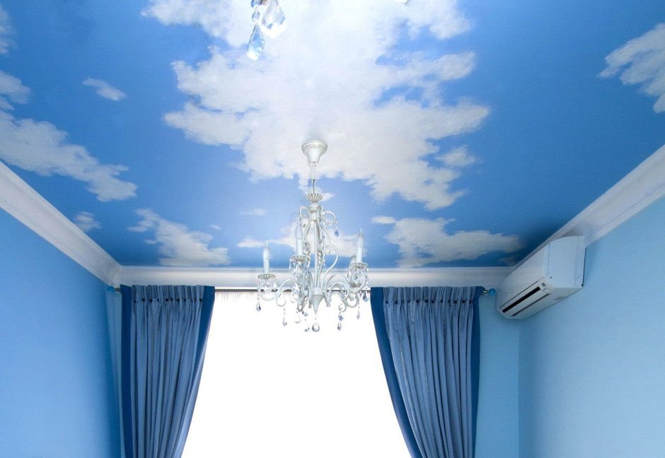 Натяжной потолок с листвой