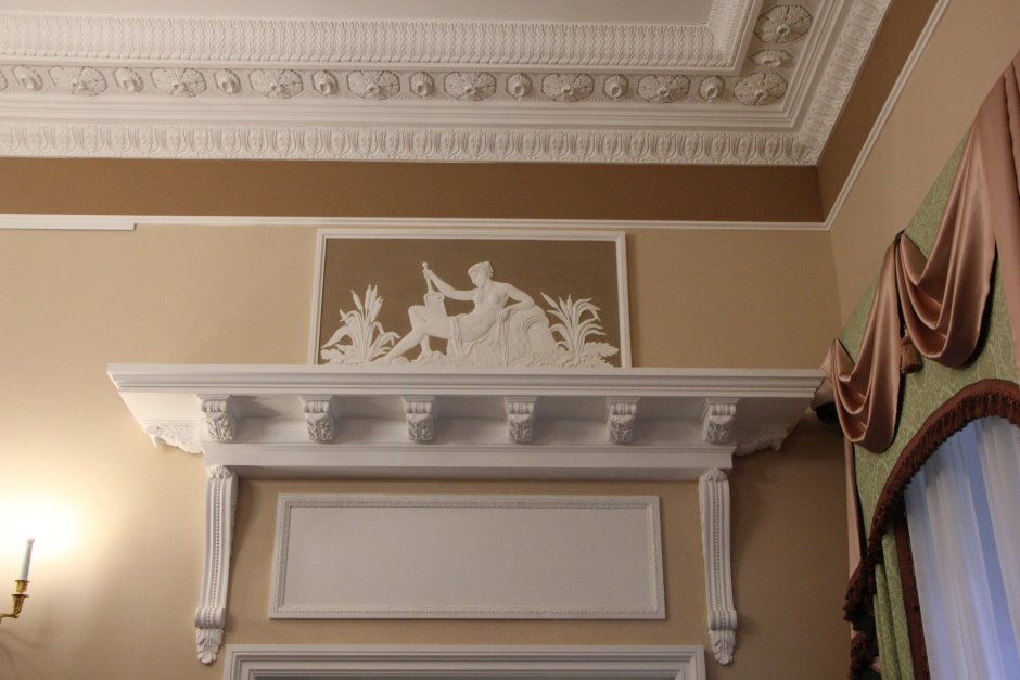 Украшение двери необычное