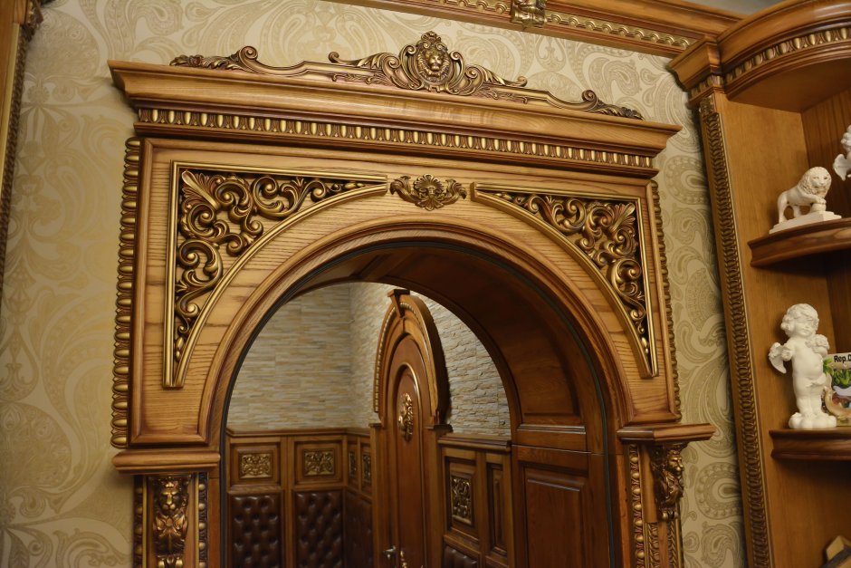 Украшение двери