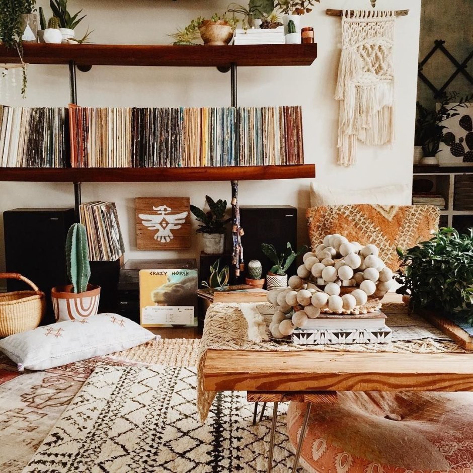 Телевизор в интерьере бохо