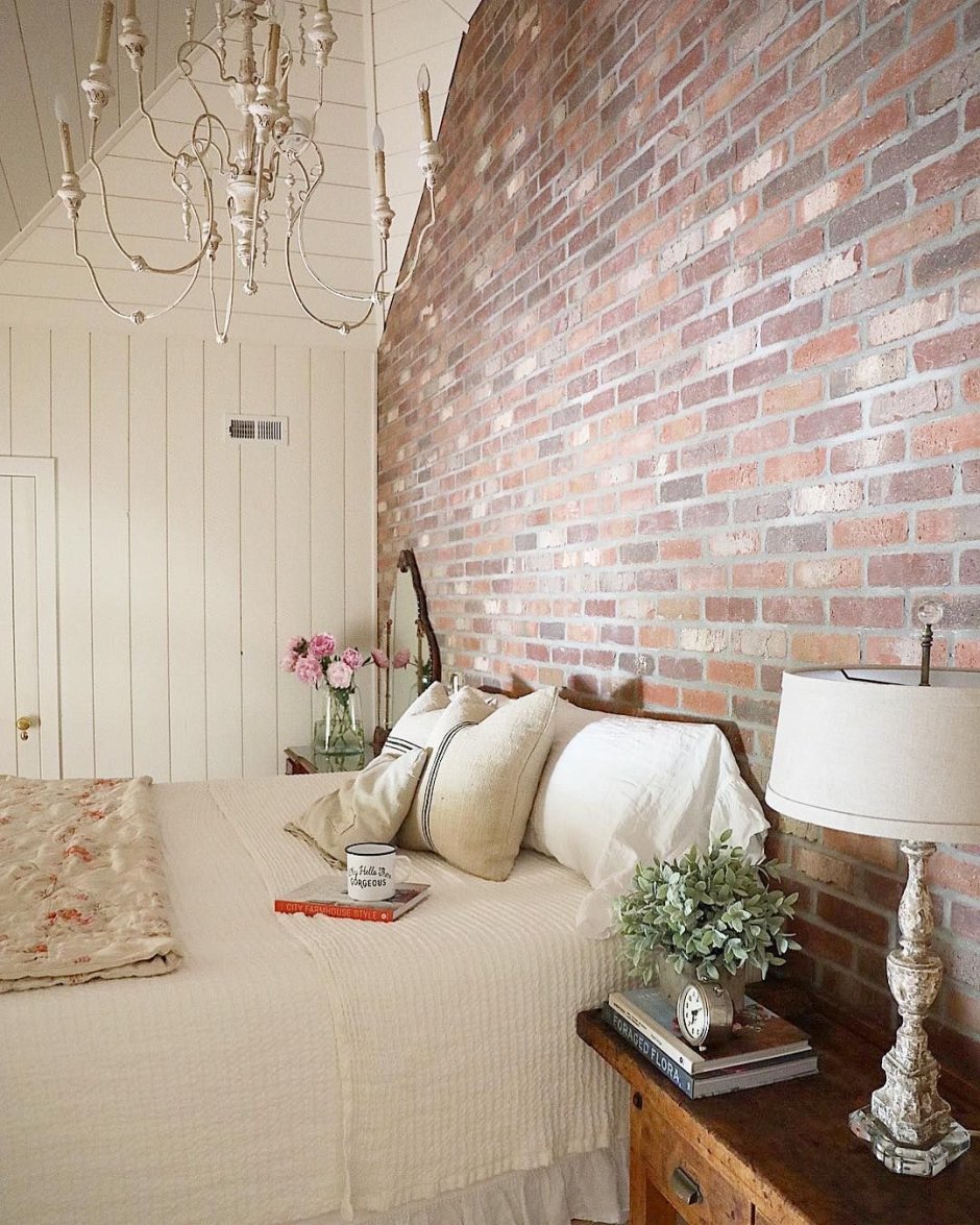 Вагонка и кирпич в интерьере