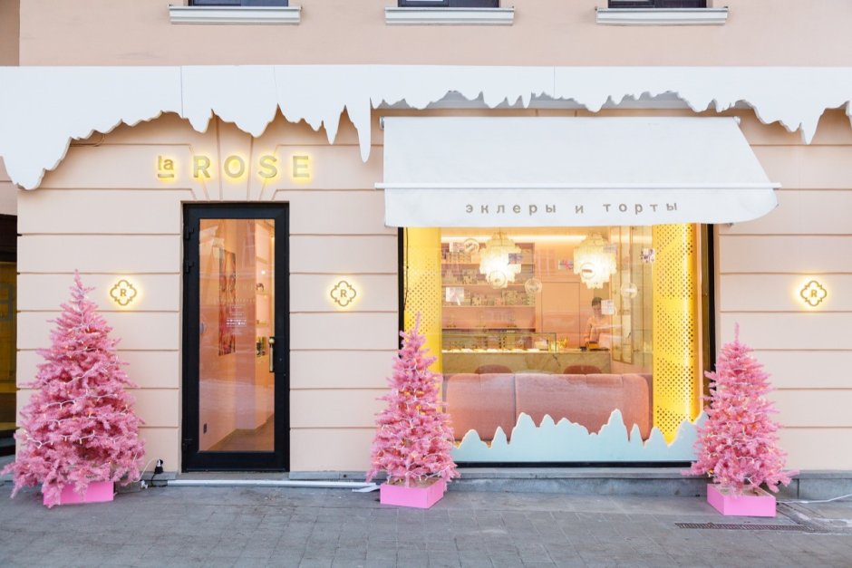 Украшение входной группы цветочного магазина