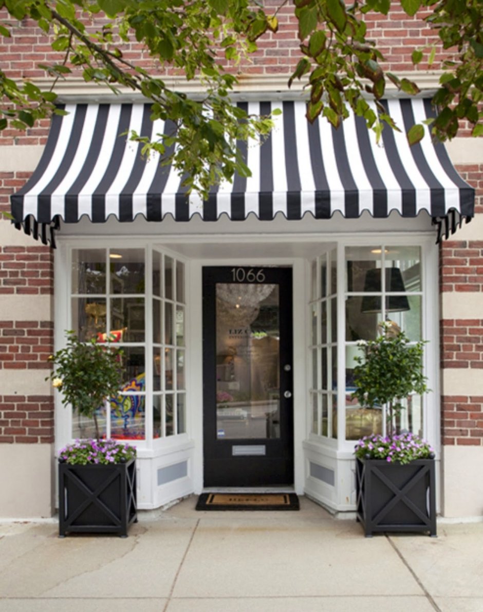 Украшение входной группы цветочного магазина