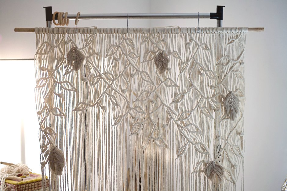 Штора макраме листья