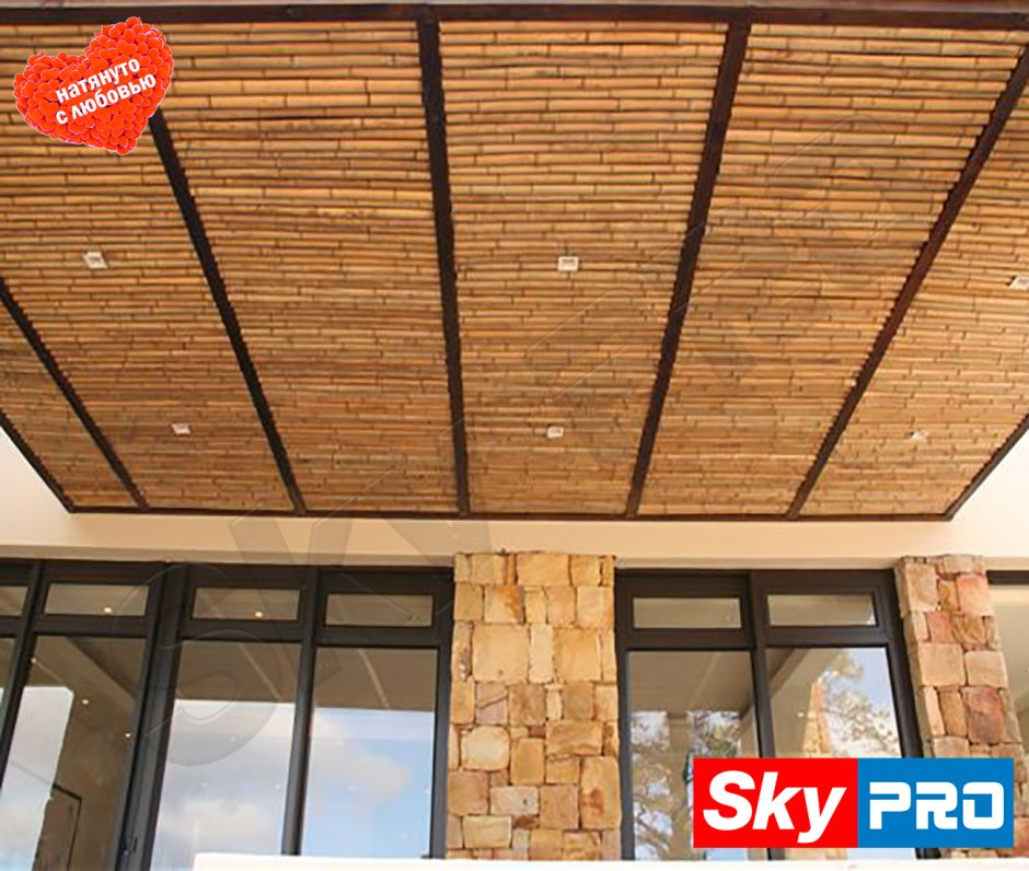 Потолок из бамбуковых панелей