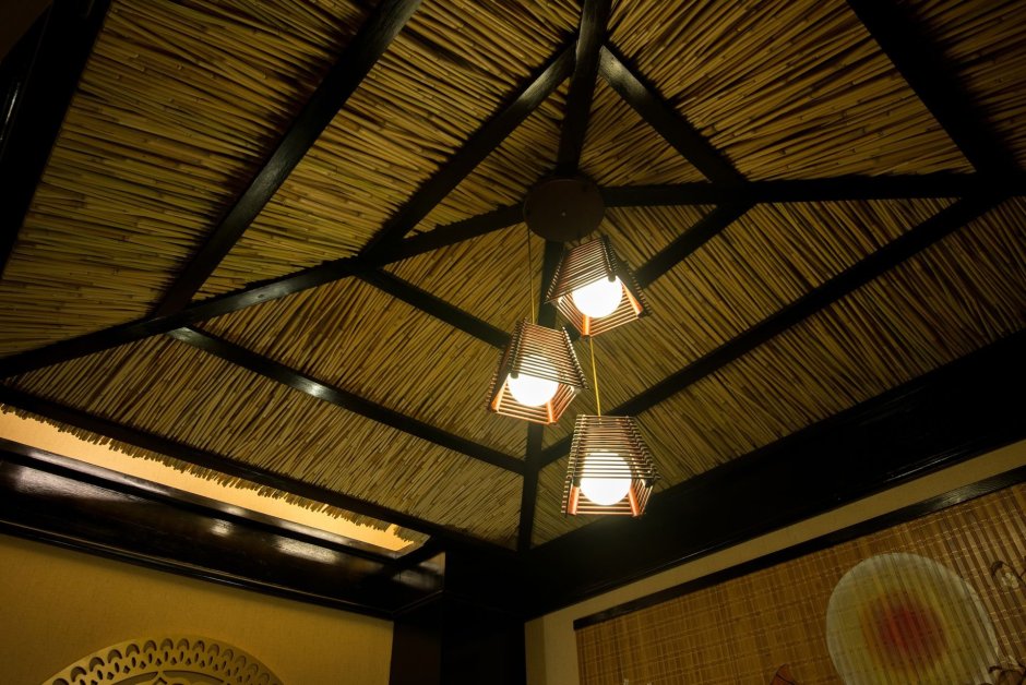 Потолок из тростника