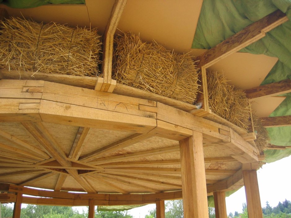 Потолок из соломы