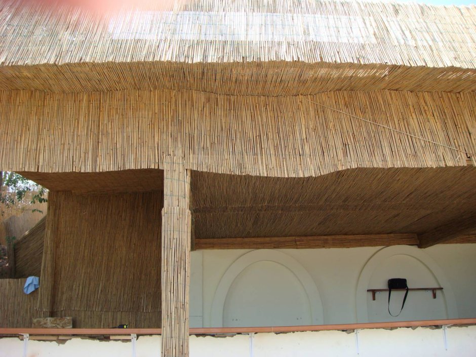 Декоративная кровля из камыша