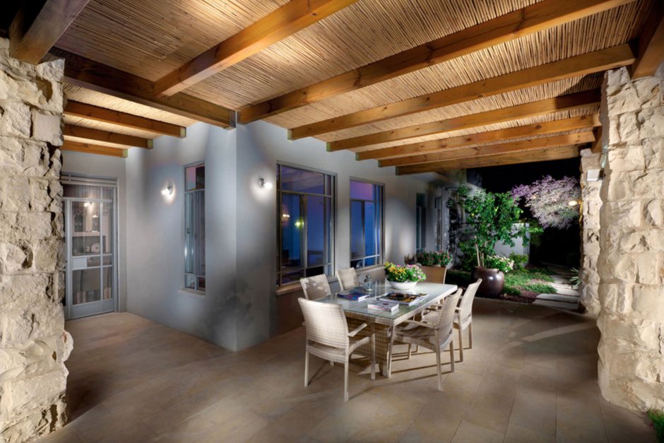 Потолок из бамбука в интерьере