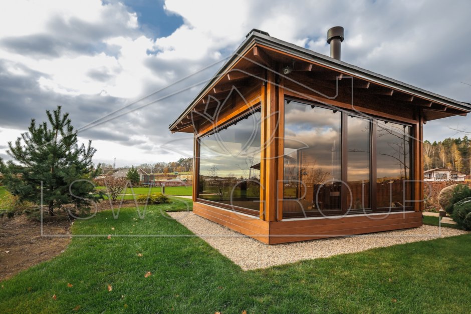 Закрытая беседка с террасой