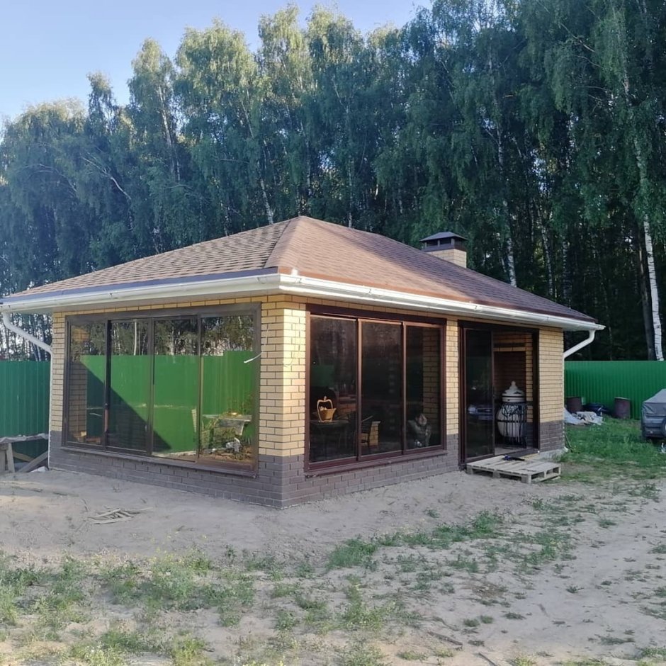 Летняя беседка застекленная