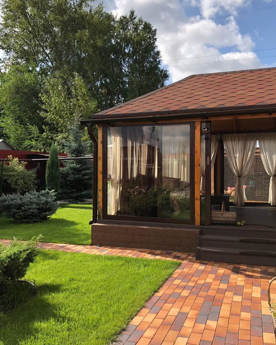 Безрамное остекление для барнхаус