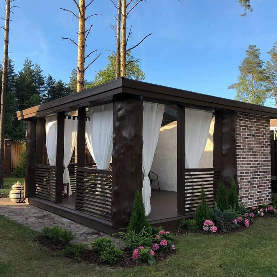 Беседка закрытая с патио