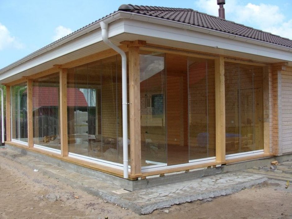 Безрамное остекление беседок и террас