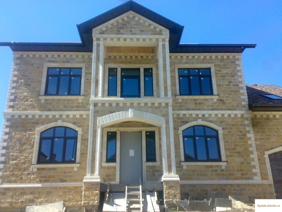 Облицовка фасада дагестанским камнем