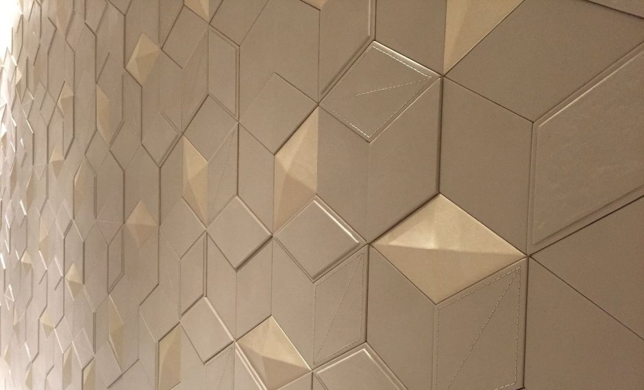 Мягкая стеновая панель с латунными вставками