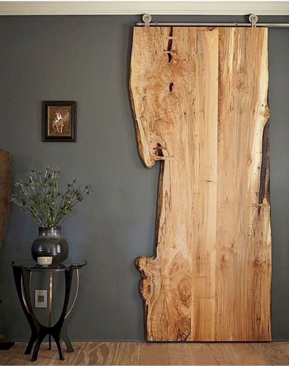 Дверь из слэба дерева