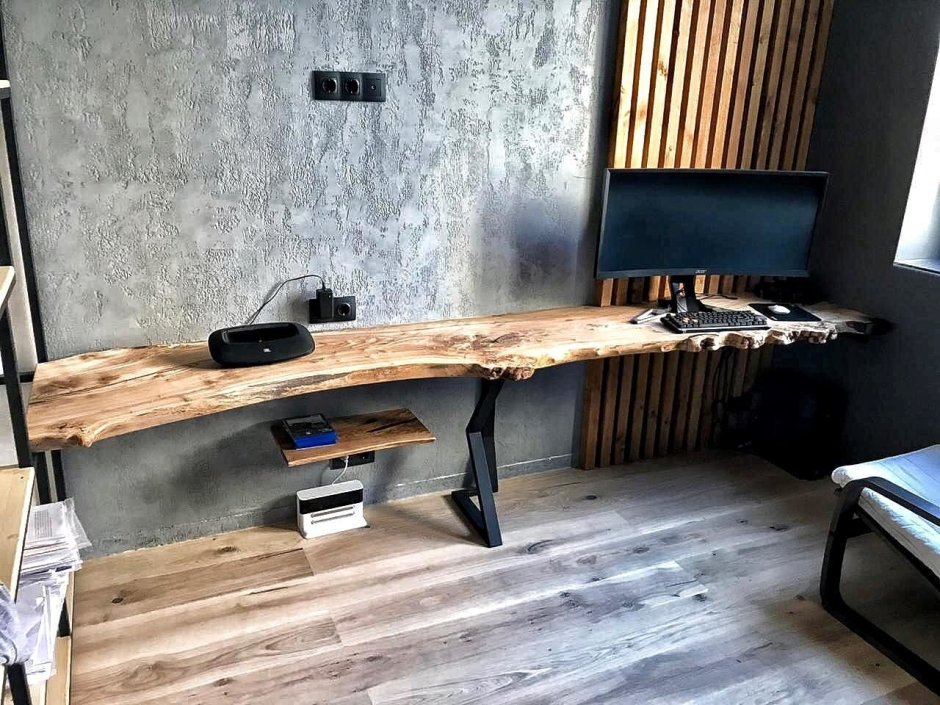 Полки из необработанного дерева