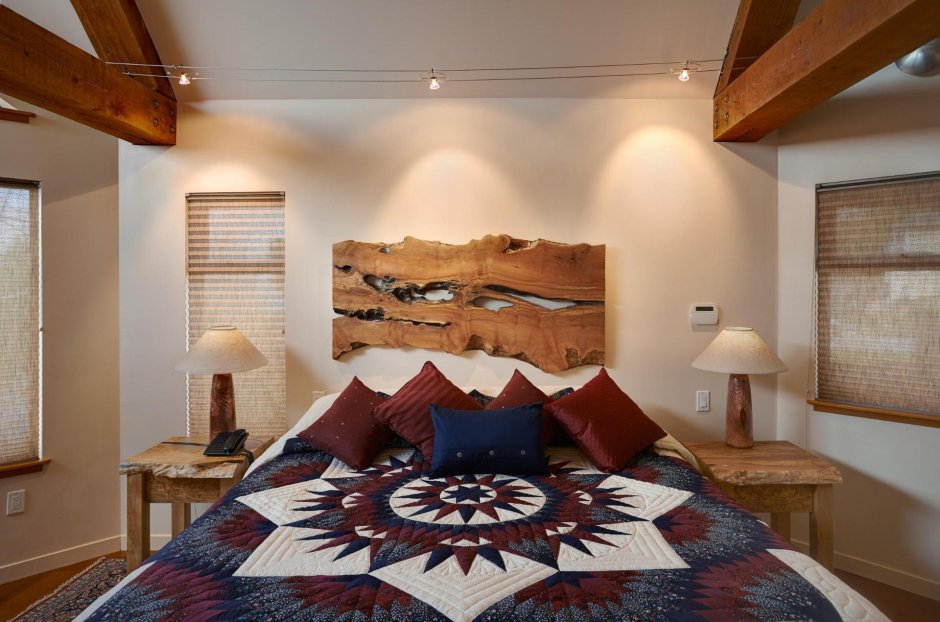 Межкомнатные двери из эпоксидной смолы и дерева