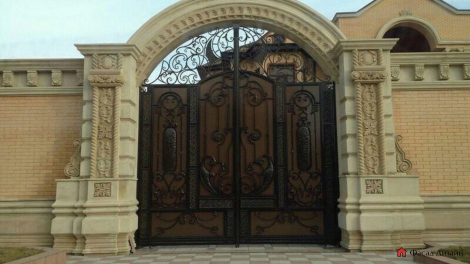 Мекегинский камень над воротами