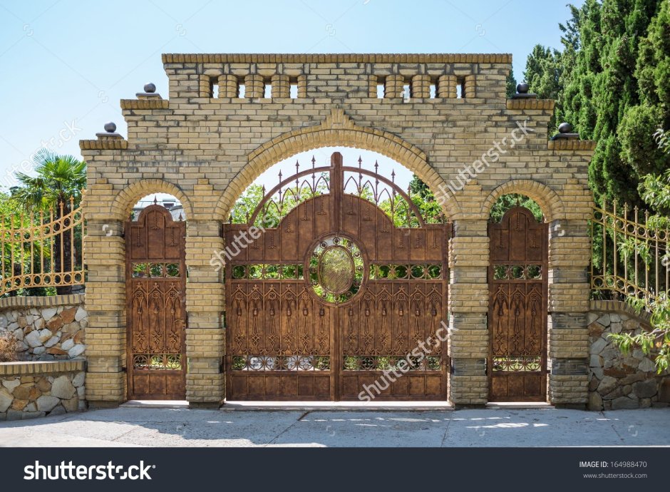 Кирпичная арка въездная